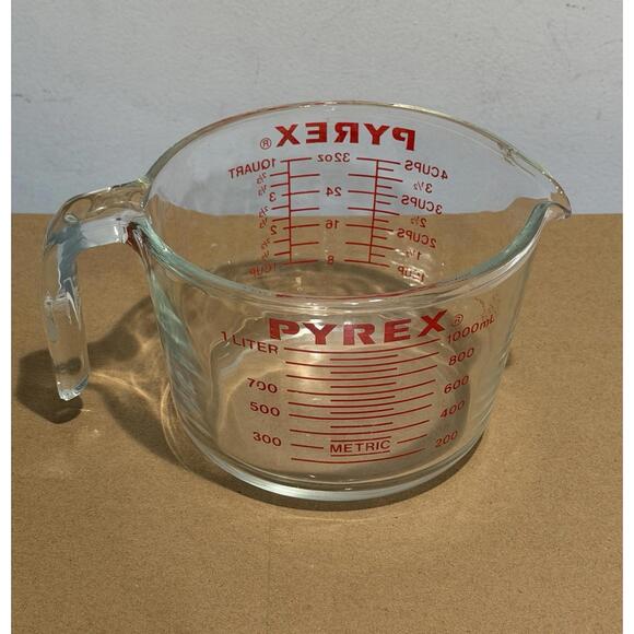 Pyrex 4 Cup/32oz Glass Measuring Cup with Red Lettering - Picture 2 of 6